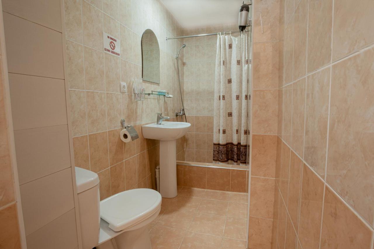 Rohat Hotel Chilonzor Tasjkent Buitenkant foto