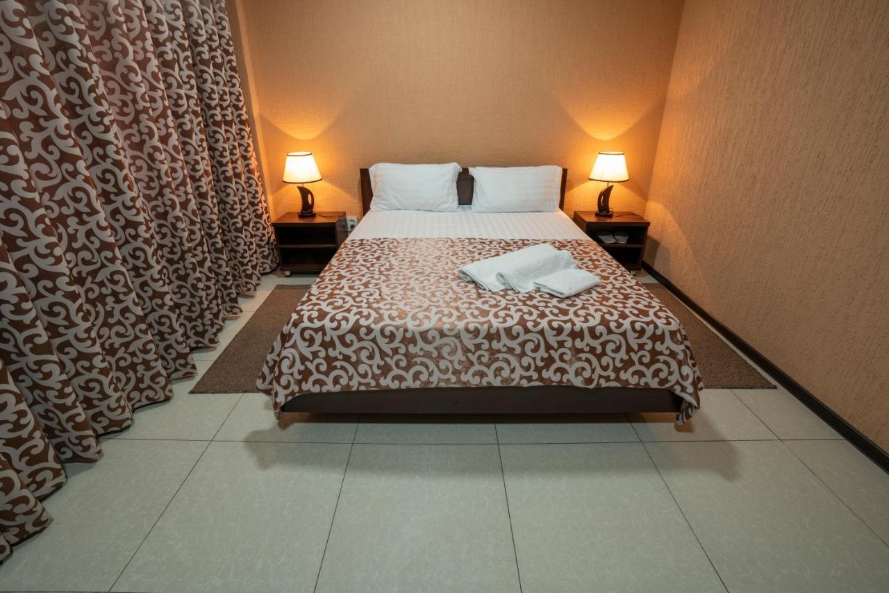 Rohat Hotel Chilonzor Tasjkent Buitenkant foto