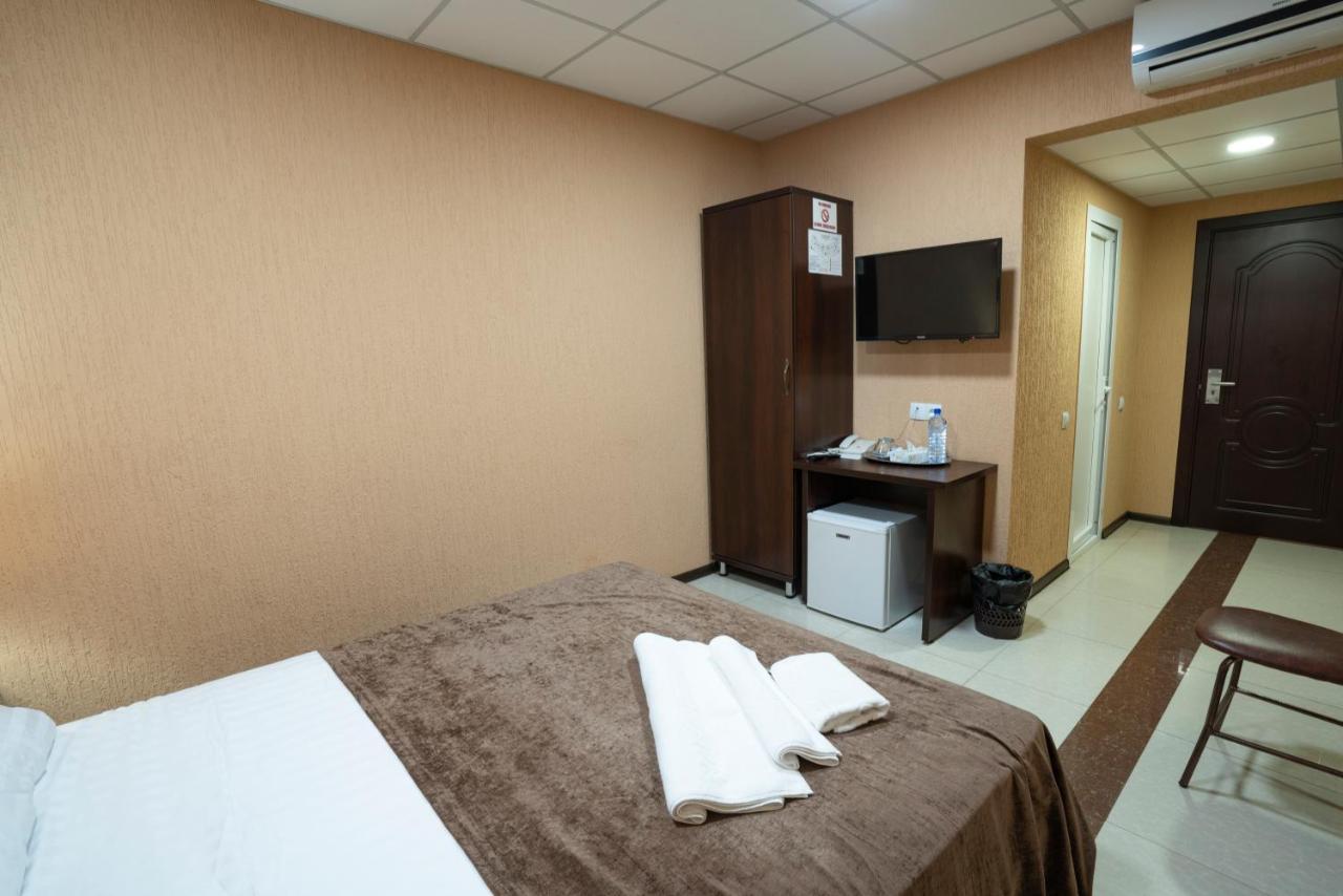 Rohat Hotel Chilonzor Tasjkent Buitenkant foto