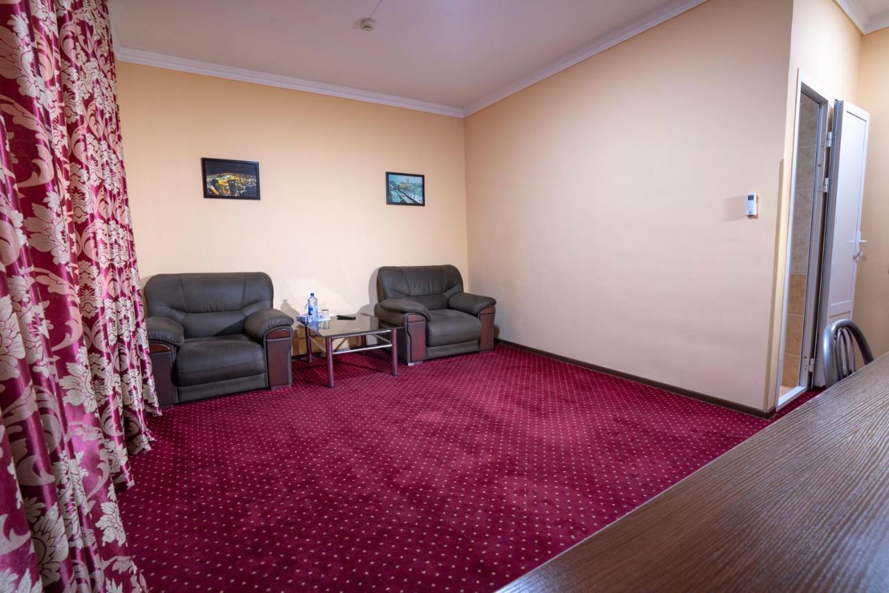 Rohat Hotel Chilonzor Tasjkent Buitenkant foto