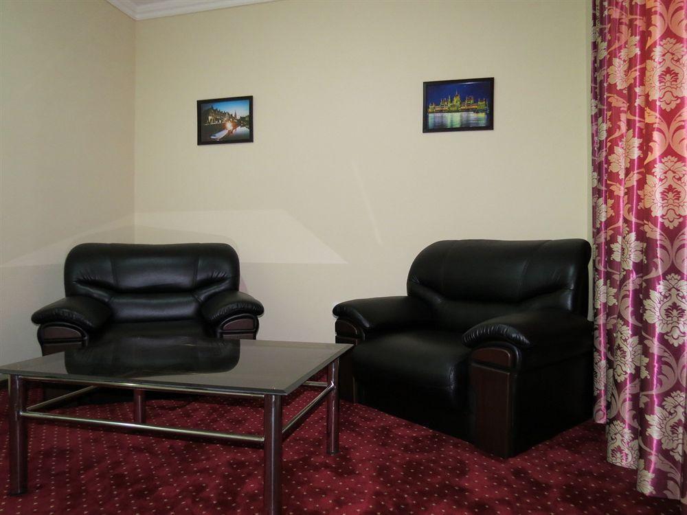 Rohat Hotel Chilonzor Tasjkent Buitenkant foto