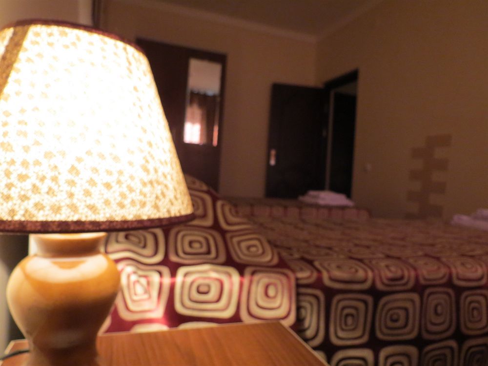 Rohat Hotel Chilonzor Tasjkent Buitenkant foto