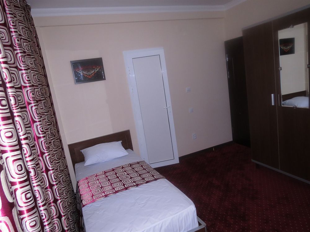 Rohat Hotel Chilonzor Tasjkent Buitenkant foto
