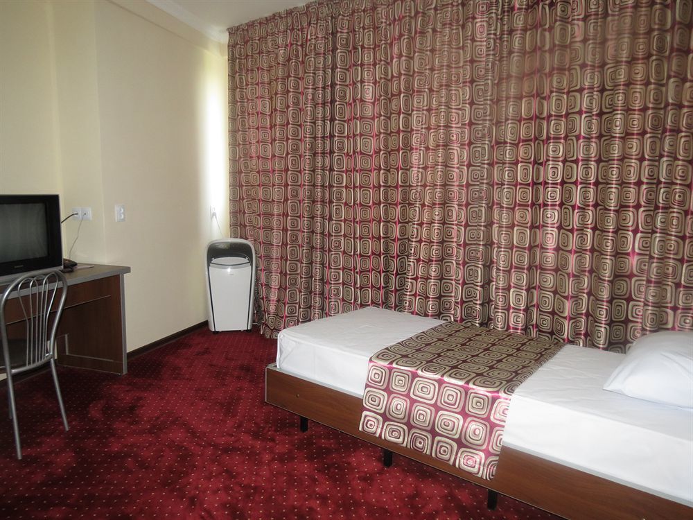 Rohat Hotel Chilonzor Tasjkent Buitenkant foto