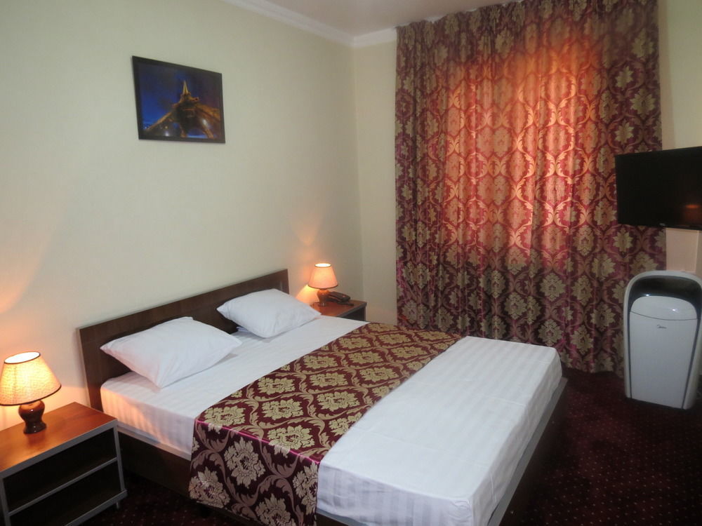 Rohat Hotel Chilonzor Tasjkent Buitenkant foto