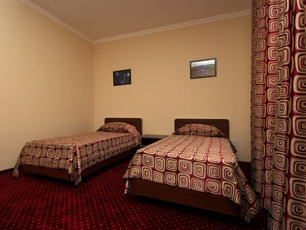 Rohat Hotel Chilonzor Tasjkent Buitenkant foto