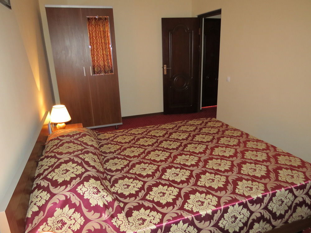 Rohat Hotel Chilonzor Tasjkent Buitenkant foto