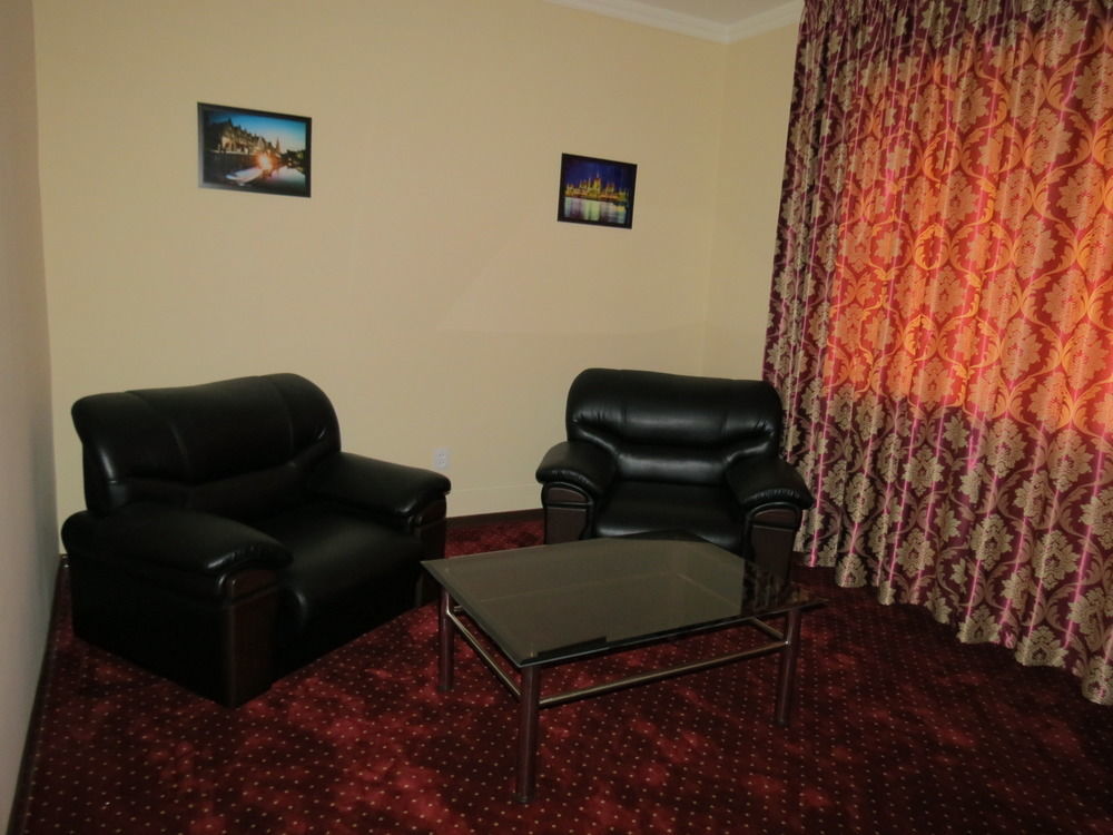 Rohat Hotel Chilonzor Tasjkent Buitenkant foto